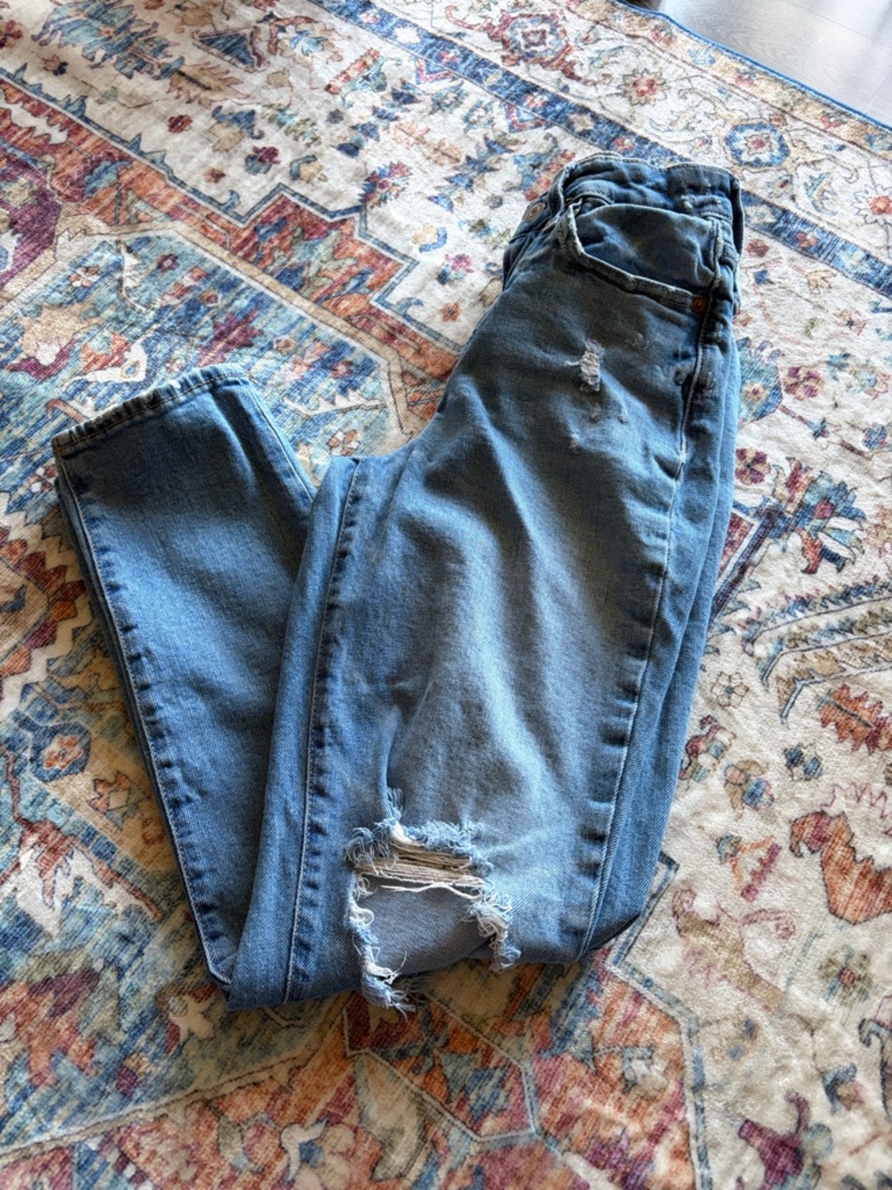 Old Navy Women's Straight-Leg Jeans in Medium Blue with Knee Distress